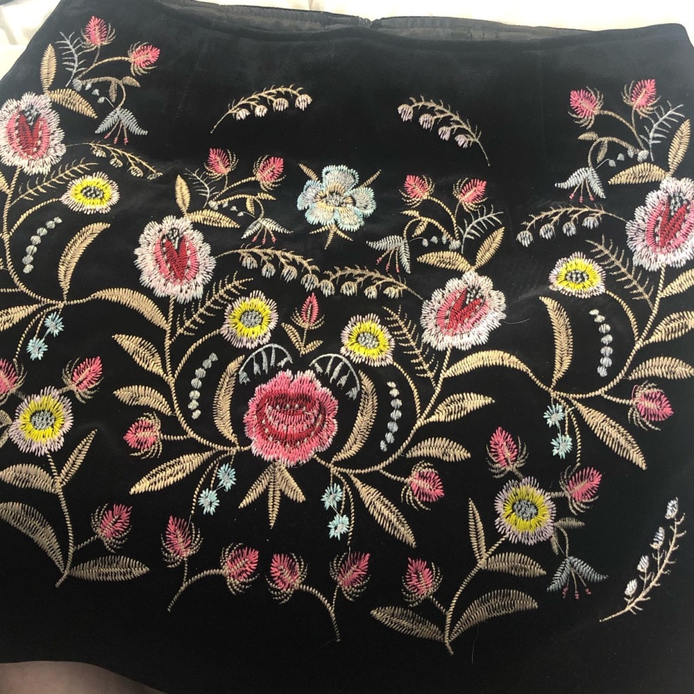 Elli White Velvet Floral Embroidered A-Line Skirt